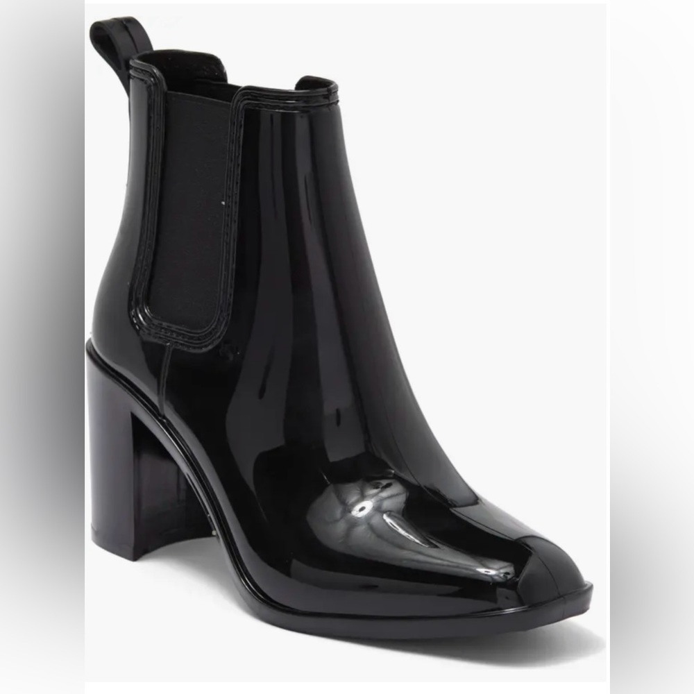 Black square toe shiny bootie